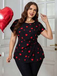 Reflora 大码女式爱心印花圆领蝙蝠袖短袖侧边褶皱时尚上衣，优雅情人节春夏款 - 彩色 - 查看 2