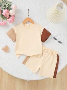 SHEIN 2pcs/Set Girls' Round Neck Color Block Short Sleeve Shorts Set,Retro American Style Khaki Summer Toddler Two Piece Outfit For Family Matching - Khaki - View 3