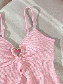 3pcs/Set Girls' Comfortable Elastic Textured Fabric Pink Camisole Shorts Apron, Pink Textured Fabric With Heart Hollow Design 3 PiecesSwimsuit