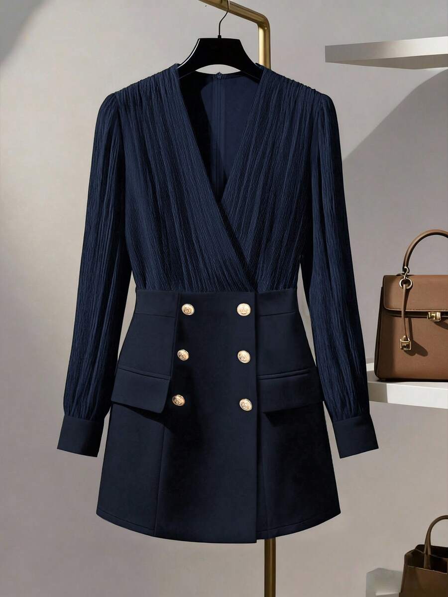 GlowEve CURVE 大码女士优雅V领长袖连衣裙，适合通勤、聚会、约会、秋冬季穿着，短款设计，饰有金属扣细节 - 藏蓝色 - 查看 1