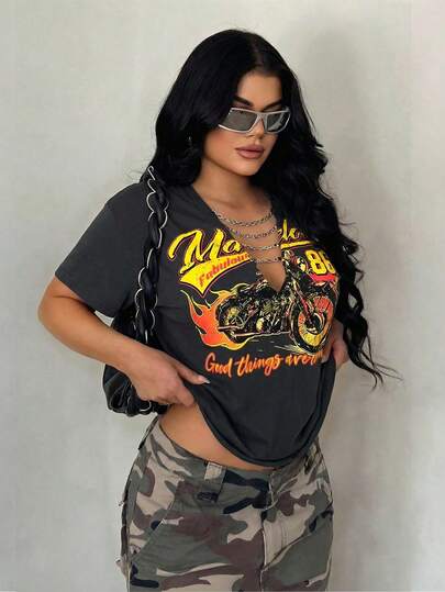 SHEIN SXY Plus-Size Women's Basic Solid Gray Casual Retro Distressed Street Style Short-Sleeved Top, Loose Punk Motorcycle Print T-Shirt, Decorated With Metal Chain, Suitable For Everyday Wear/Music Festivals/Clubs/Parties And Other Occasions.