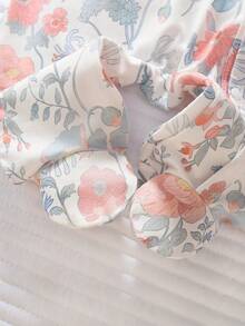 SHEIN Newborn Baby Girl Cute Bow Print Knitted Soft Casual Crew Neck Long Sleeve Footie Jumpsuit, Soft & Comfortable, Suitable For Valentine's Day Outfit And Gift - Multicolor - View 3