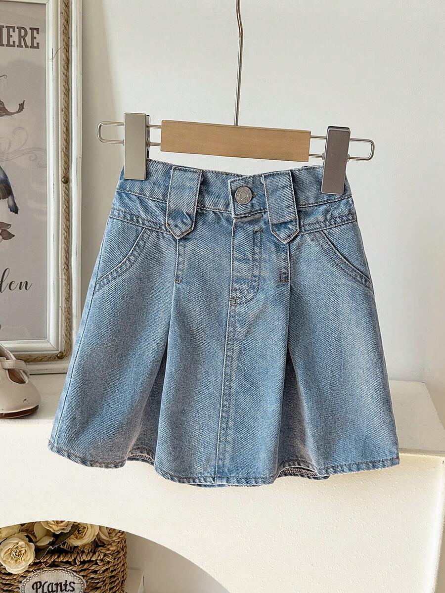 Spódnica w kształcie litery A z luźnego spranego denimu dla dziewczynki, z zakładkami krzyżowymi i falbanką, wykonana z miękkiego denimu bawełnianego, niezbędny element stylizacji dla modnych dziewczynek, odpowiednia na wiosnę/jesień, uniwersalna do codziennego noszenia, na sesje zdjęciowe, wyjścia, spotkania towarzyskie, wędrówki, nowość na jesień - Średni jeans - Zobacz 1