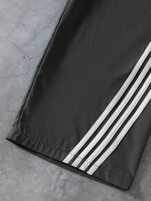 Pantalones largos de pierna ancha para niñas preadolescentes - Gris oscuro con rayas blancas, con cintura con cordón y decoración de lazo. Cómodos y holgados, adecuados para niños mayores. El diseño de la raya lateral agrega un toque a este pantalón largo casual y elegante. La tela es cómoda, lo que lo convierte en una opción de moda ideal para el uso diario de niñas preadolescentes. - Gris Oscuro - Ver 6