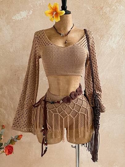 Soleia 两件套女士纯色V领镂空喇叭袖毛衣和流苏针织短裤套装，波西米亚风，浪漫花卉图案，适合度假、派对、约会、情人节、复活节、狂欢节、下午茶、海滩、邮轮、城市度假等场合。