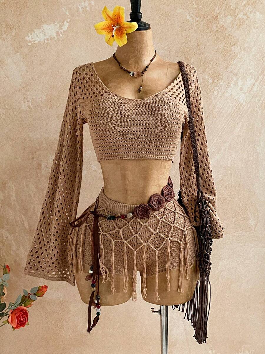 Soleia Bộ 2 món áo len cổ chữ V khoét rỗng tay loe và quần short dệt kim tua rua cho nữ, phong cách Bohemian, Boho, lãng mạn với họa tiết hoa, thích hợp cho kỳ nghỉ, tiệc tùng, hẹn hò, ngày Valentine, lễ Phục sinh, lễ hội, tiệc trà chiều, đi biển, du thuyền, nghỉ mát thành phố. - Màu Khaki - Xem 1