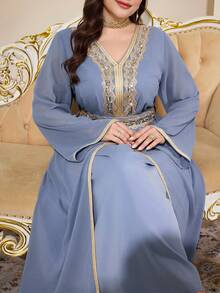 Al Najma Vestido de manga larga con parches, cinta y decoración de lentejuelas en estilo árabe elegante para mujer de talla grande - Azul - Ver 4