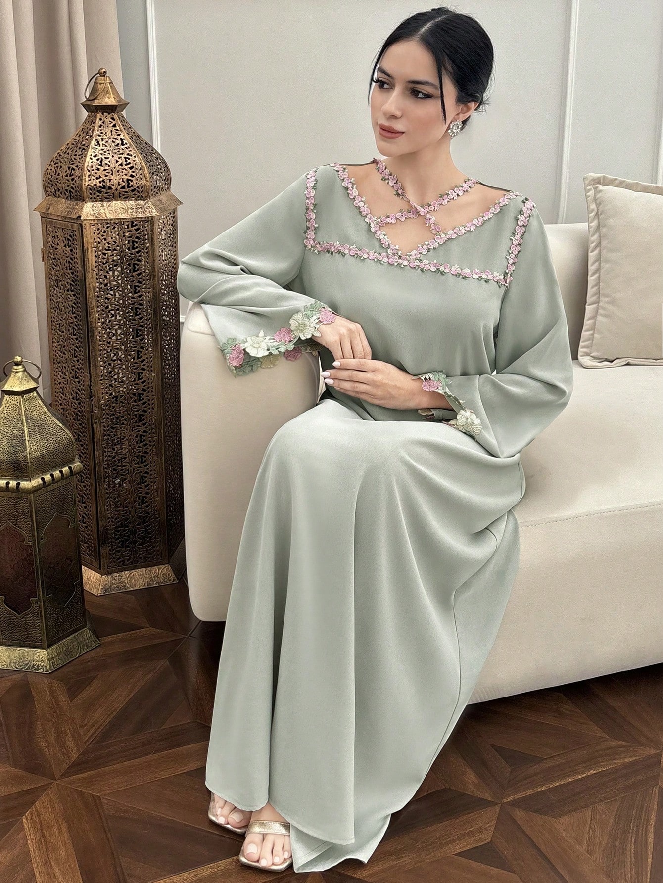 Yasmyna فستان عربي بأكمام واسعة وطباعة زهور مطرزة، قبة حلقية، فضفاض وغير رسمي