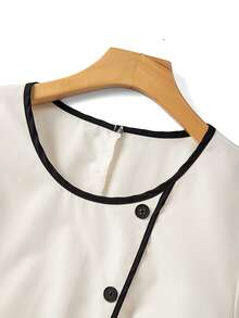 GlowEve CURVE Conjunto informal de 2 piezas para mujer talla grande con camisa de cuello redondo en color albaricoque con ribete de contraste y manga corta, y pantalón ancho y suelto de pierna ancha en color negro - Albaricoque - Ver 3