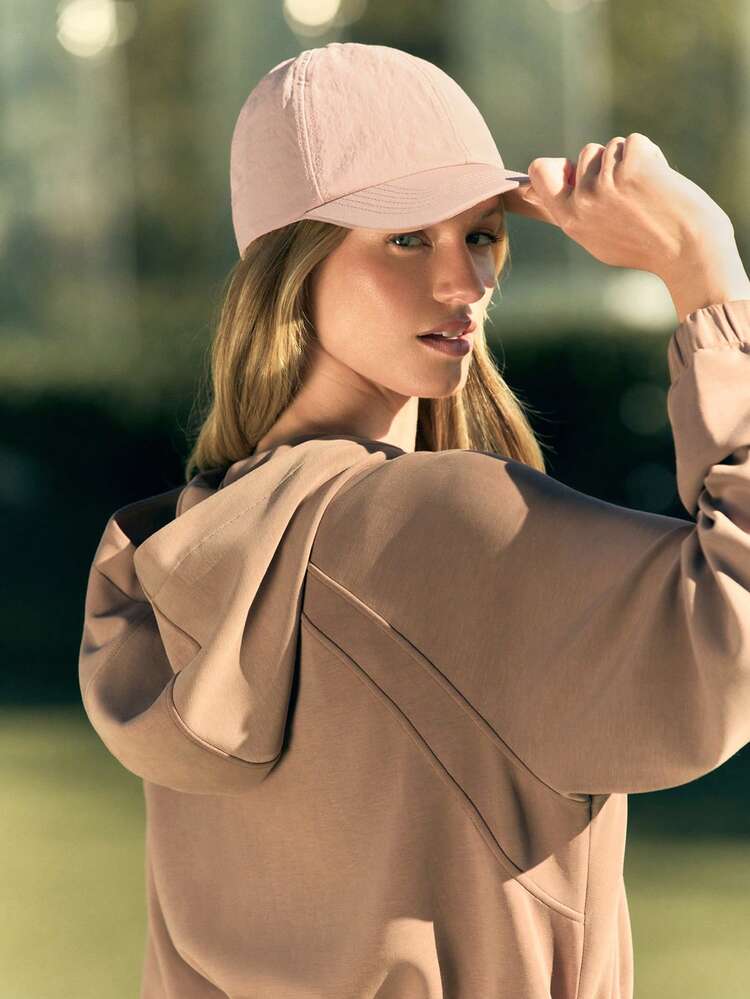 ナイロン製 ピークパフォーマンス スウェットバンド付きキャップ、反射素材のロゴ刺繍、デイリーカジュアル