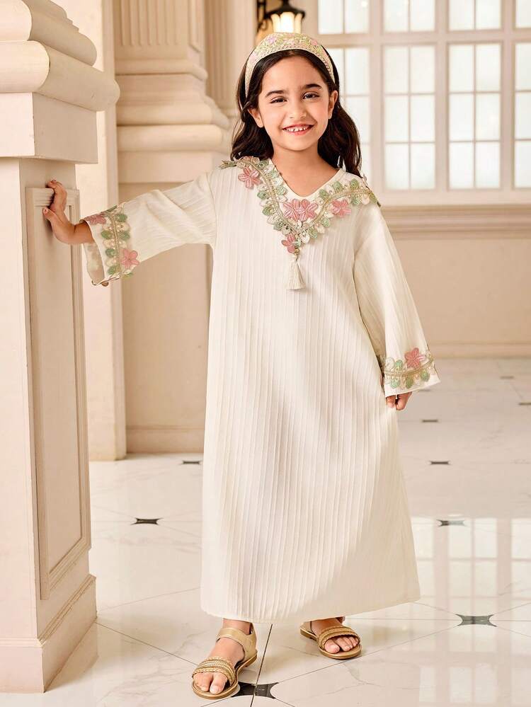 SHEIN رمضان فستان بياقة على شكل حرف V مزين بكشكشة ملونة من قماش مزخرف، مناسب للفتيات الصغيرات وموسم رمضان - أبيض - مشاهدة 5