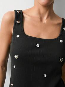 Maija 黑色心形金属亮片背心，适合情人节派对，简约百搭设计，夏季女装，春假、情人节、新年、休闲、节日等场合皆宜，圣帕特里克节、复活节、夏季派对、海滩度假、各种假期、夏季外出、毕业典礼等场合均可穿着。 - 黑色 - 查看 4