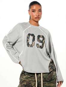 SUMWON WOMEN Áo bóng đá dáng rộng, tay raglan, in số họa tiết rằn ri và viền tương phản. - Màu Xám nhạt - Xem 4