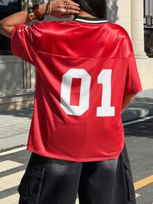 SHEIN EZwear 大码女式夏季至初秋幸运数字 01 和加州字母图案拼接针织衫和网眼拼接宽松 V 领短袖长款运动针织衫 T 恤 - 紅色 - 查看 3