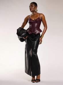 Normani Débardeur polyvalent à la mode pour femmes avec des détails uniques de coupe et d'ourlet. Top  pour femmes, top corset  pour femmes, top sexy  pour femmes - Rouge foncé - Voir 2