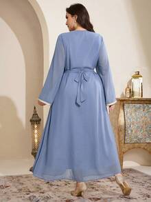 Al Najma Vestido de manga larga con parches, cinta y decoración de lentejuelas en estilo árabe elegante para mujer de talla grande - Azul - Ver 3