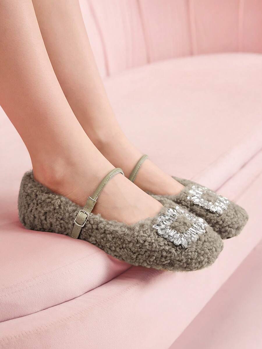CUCCOO DOLLMOD Sepatu Flat Kasual Serbaguna Wanita dengan Desain Gesper dan Hiasan Berlian Imitasi Mewah - Grey - View 1