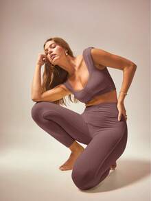 Aralina 女士纯色褶皱短款背心和紧身裤运动套装