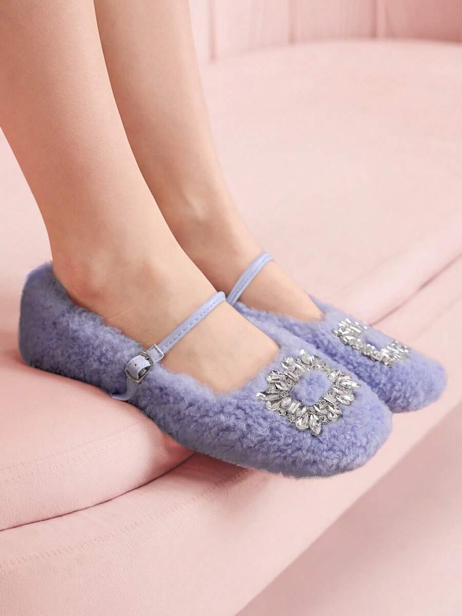 CUCCOO DOLLMOD Zapatos casuales de felpa cálida con hebilla decorada con rhinestones para mujer - Neblina azul - View 1