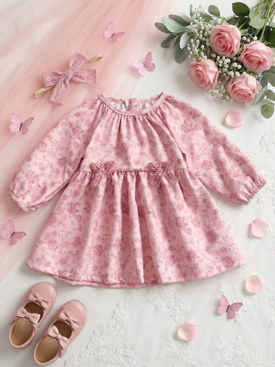 SHEIN 2件套女宝宝甜美可爱粉色碎花长袖连衣裙,配发带蝴蝶结装饰,圆领A字褶皱荷叶边,柔软舒适,时尚派对公主裙,适合生日、度假、拍照、春秋、冬季假日及日常穿着 - 藕粉色 - 查看 1