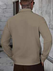Manfinity CasualCool 男士休闲纯色长袖 Polo 衫，秋季百搭男士拉链衬衫，男士长袖衬衫，男士上衣，米色长袖男士衬衫，米色拉链衬衫，复古风格，适合日常休闲、周末旅行、户外活动、探险旅行、轻松的工作环境或半正式场合，也是送给男友/丈夫、周年纪念/生日礼物、派对、夏季新年、婚礼、情人节的理想之选。这款男士卡其色上衣采用柔软绒面面料。 - 卡其色 - 查看 2