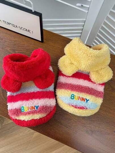 PETSIN 一件装宠物秋冬背心，柔软保暖面料，两种款式可选：红色帽子彩虹设计款和奶油黄色蜂蜜熊彩虹黄色帽子设计款。双腿背心，适合中大型犬（包括金毛寻回犬）和猫咪。是假日家庭聚会、户外活动、室内休闲、秋冬季节的理想宠物服装，毛茸茸的朋友装扮，节日宠物服装，保暖宠物服。