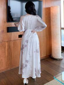 DAZY 花卉印花收腰V领灯笼袖优雅度假连衣裙，适合女性，春秋季长款连衣裙 - 杏色 - 查看 2