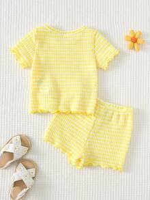Cozy Pixies Set de 2 piezas de top de manga corta con cuello redondo y estampado floral, y shorts de cintura elástica para niña bebé - Amarillo - Ver 2