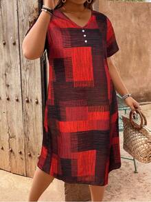 EMERY ROSE Vestido con cuello en V, botones decorativos y estampado de parches a cuadros para tallas grandes - Rojo - Ver 4