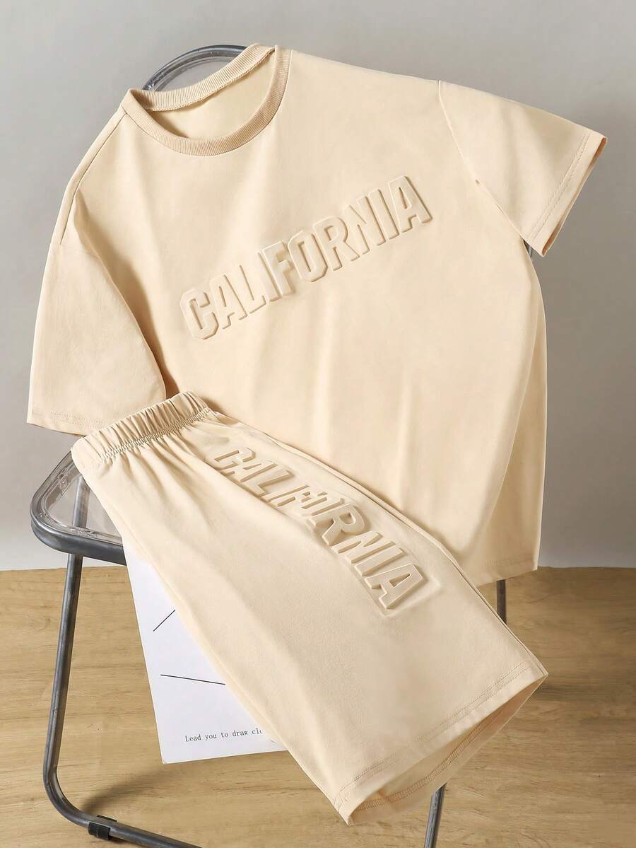 Vacaura 2件套青少年男童休闲度假时尚运动短袖T恤和短裤套装，浅绿色，3D字母印花简约运动装，夏季 - 杏色 - 查看 1