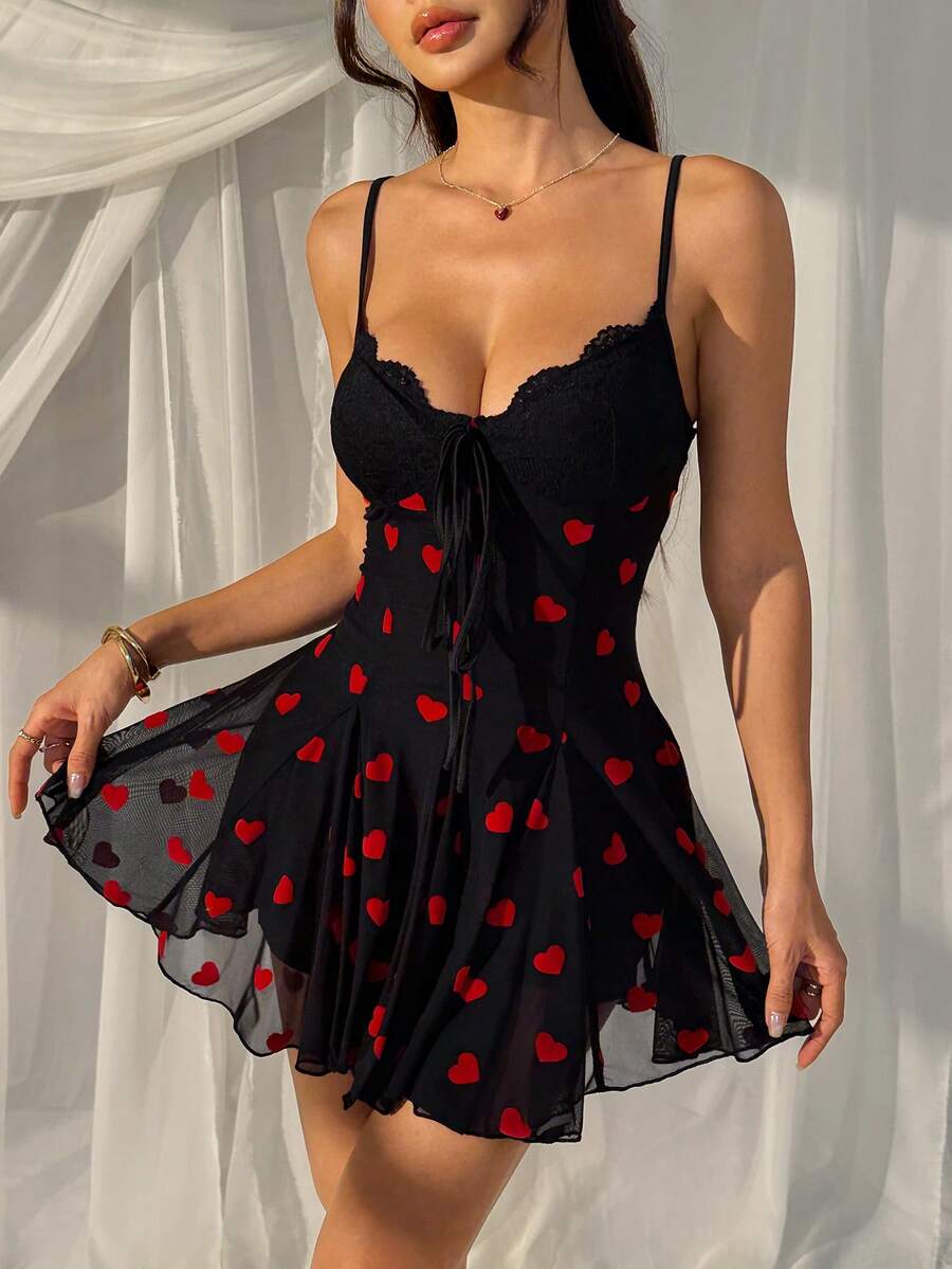 SHEIN EZwear Đầm ngắn hai dây lưới hình trái tim màu đỏ dành cho nữ nhân dịp Lễ Tình nhân - màu đen - Xem 1