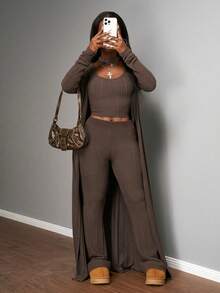 Slaydiva 新款秋冬女装返校穿搭。女装返校穿搭：简约居家风、日常约会风、运动风、U领背心、无袖短款背心+喇叭裤、修身裤+长款开衫、不对称条纹罗纹棕色三件套女装——秋冬棕色毛衣 - 棕色 - 查看 4