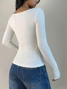 SHEIN BASICS Women's Casual Minimalist Sports & Commute Daily Versatile Crew Neck Ribbed Fabric Slim Fit Long Sleeve Base Layer T-Shirt, White, Embroidered Hem Logo, Comfortable & Warm For Autumn/Winter Ribbed Long Sleeve Top Basic White Top White Long Sleeve Top - White - View 2