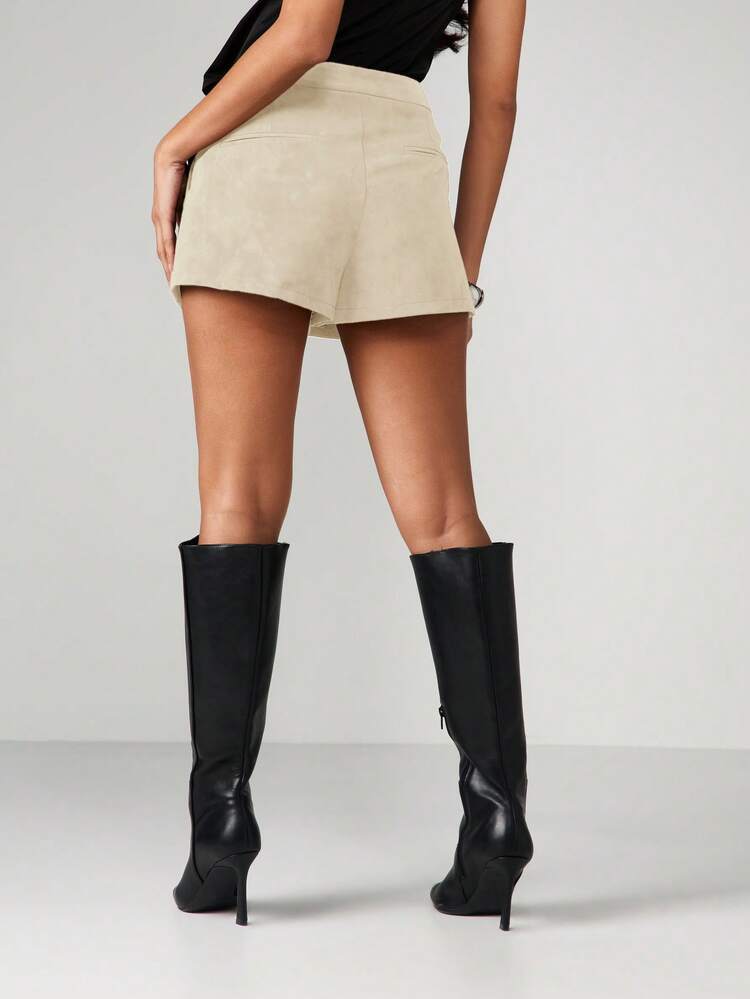 MISSGUIDED Tailored Suede High Waisted Shorts With Clean Lines For Professional Office Casual Everyday Work Wear