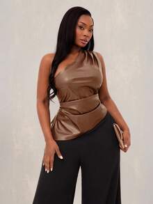 SHEIN SXY 大码女装秋冬春夏优雅性感百搭褶皱弹力PU皮不对称极简上衣，适合性感职场女性、通勤、商务、复古、派对、度假、外出、老钱族等场合。 - 棕色 - 查看 1