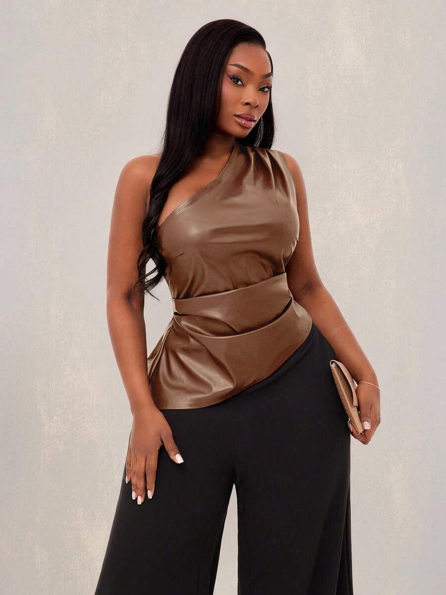 SHEIN SXY 大码女装秋冬春夏优雅性感百搭褶皱弹力PU皮不对称极简上衣，适合性感职场女性、通勤、商务、复古、派对、度假、外出、老钱族等场合。 - 棕色 - 查看 1