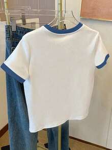 SHEIN Camiseta de manga corta con cuello redondo, parches de lazo y lentejuelas en bloques de color para mujer - Blanco - Ver 2