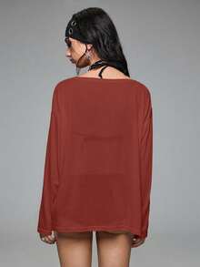 ROMWE Grunge Punk Loose Fit Oversized Scoop Neck Skull Rivet & Rhinestone Graphic Long Sleeve T-Shirt - Burgundy - View 2