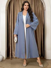 Al Najma Abaya elegante con bordado floral para mujer de talla grande - Azul - Ver 5
