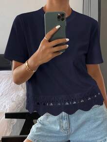 DAZY 女款素色修身圓領短袖蕾絲拼接休閒夏季上衣 T-shirt 校園風 - 藏蓝色 - 查看 4