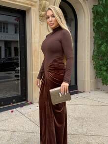 Cioccolato 2025 春夏新品 音乐节、复活节、圣帕特里克节、西部风、游牧风、生日派对、毕业典礼、学院风、学生风、日常休闲、基本百搭、休闲、邮轮旅行、海滩、日光浴、网络热卖、街头潮流、婚礼宾客波西米亚风、通勤、早午餐、机场、Y2K、复古粗犷圆领长袖腰部收紧天鹅绒拼接长裙 - 棕色 - 棕色 - 查看 5