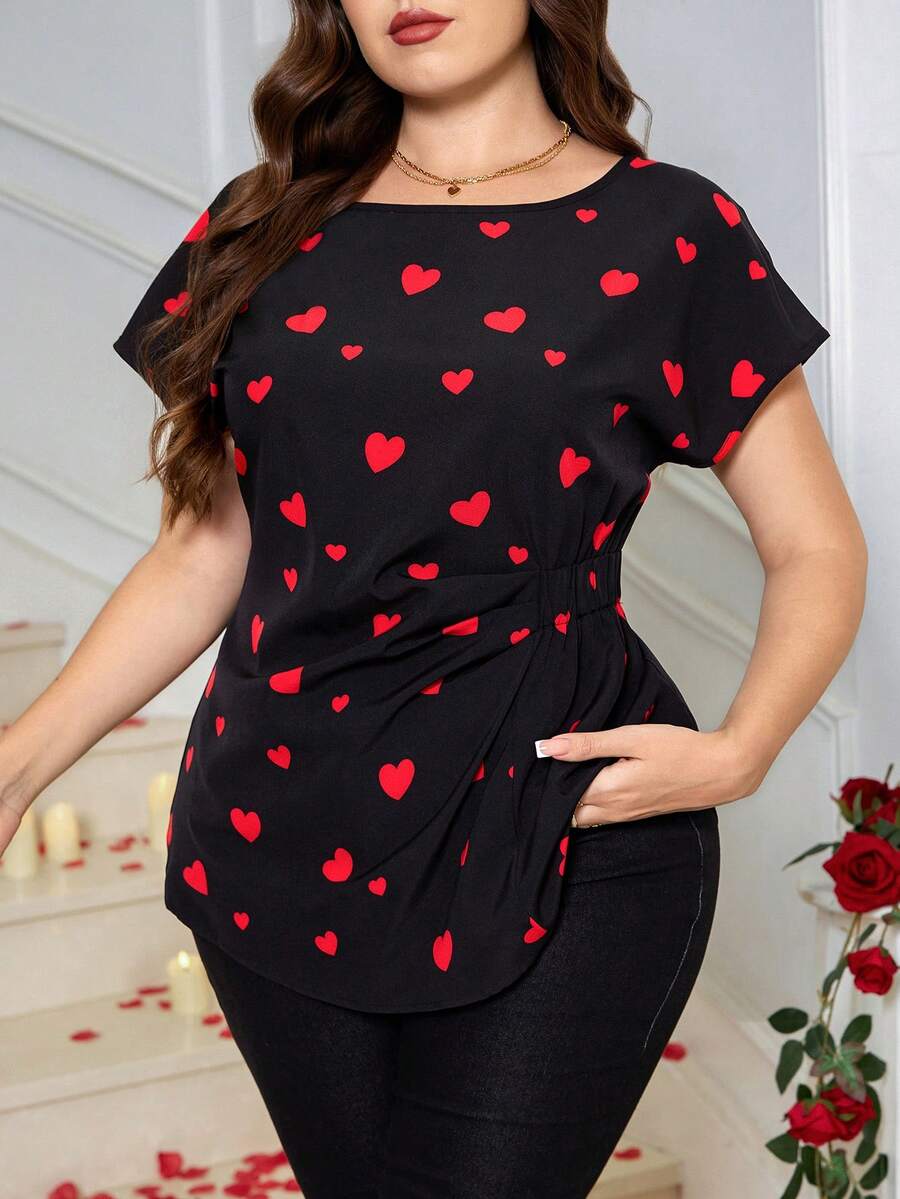 Reflora 大码女式爱心印花圆领蝙蝠袖短袖侧边褶皱时尚上衣，优雅情人节春夏款 - 彩色 - 查看 1