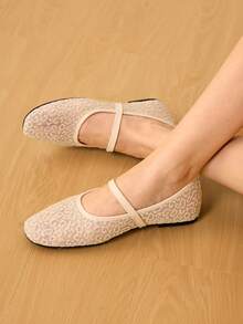 CUCCOO HITCHD 女士提花搭扣设计时尚高跟鞋，适合日常穿着 - 杏色 - 查看 2