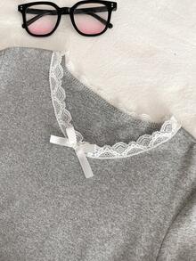 1 pieza Blusa de punto de manga corta con cuello en V de encaje y parches gris para niñas grandes, con detalle de lazo, detalles de patchwork delicados, ajuste ceñido, sin forro polar, adecuada para la calle, estilo dulce diario en verano - Gris - Ver 3