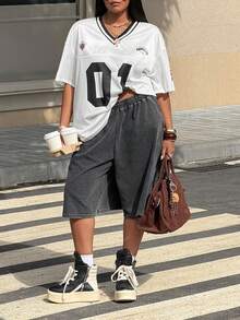 SHEIN EZwear 大码女式夏季至初秋休闲运动感幸运数字01和加州字母图案缎面和网眼拼接宽松V领落肩长袖大码运动衫T恤 - 黑與白 - 查看 4