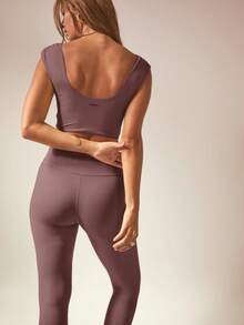 Aralina 女士纯色褶皱短款背心和紧身裤运动套装