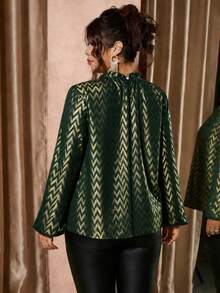 Cravure 大码女式新款优雅闪亮卡其色衬衫，浪漫荷叶边闪亮派对衬衫，适合晚宴、正式会议、约会、商务会议、都市办公室时尚，立领荷叶边装饰，弹性袖口，宽松舒适，优雅高贵，秋/春季衬衫 - 墨綠色 - 查看 2