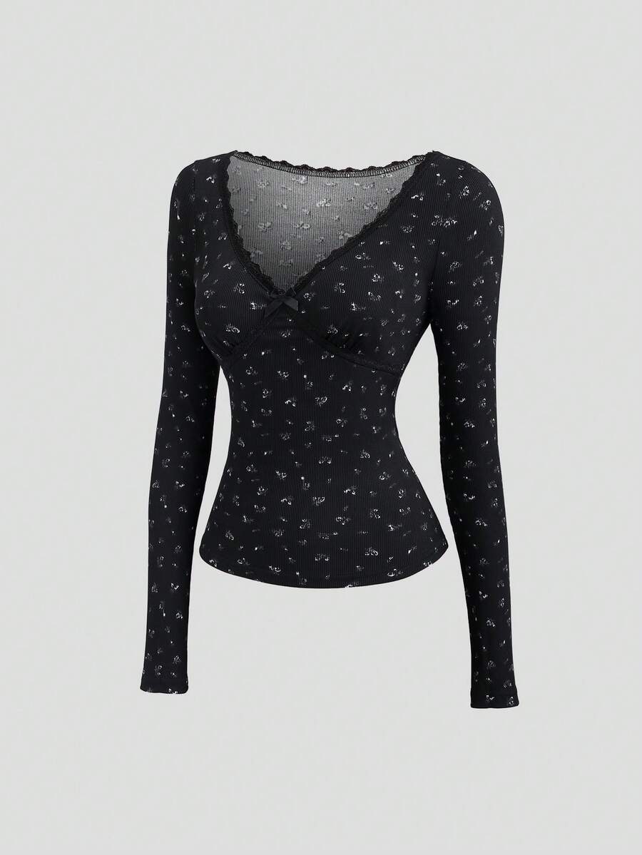 Sweetra 女士新款春夏T恤，适合日常通勤和度假穿着，俏皮可爱，黑色碎花面料撞色蕾丝蝴蝶结装饰，修身款，小码 - 黑色 - 查看 1