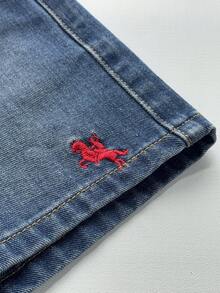 SHEIN 3件套男童新款时尚休闲柔软棉质黑色、白色和蓝色牛仔短裤，牛仔骑士刺绣图案，抽绳腰带宽松版型，春夏款 - 彩色 - 查看 3