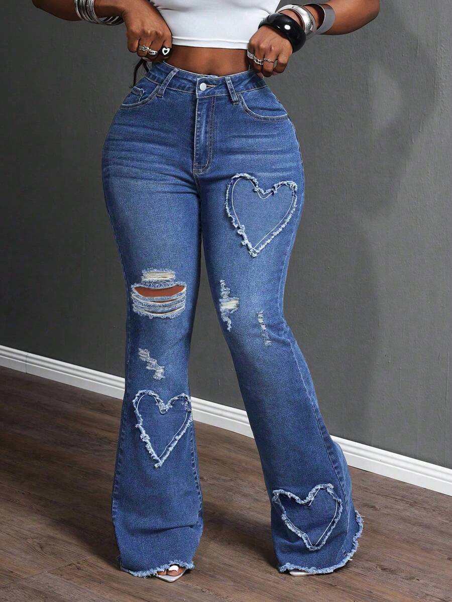 SHEIN SXY 大码女式牛仔风蓝色弹力爱心刺绣破洞喇叭牛仔裤，秋季穿搭 - 藍色 - 查看 1